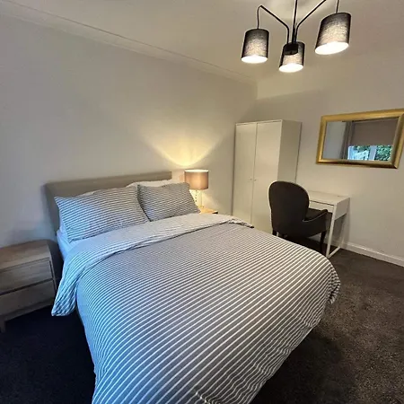 Cosy 3-bed Retreat - Garden Parking & Bbq