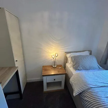 Cosy 3-bed Retreat - Garden Parking & Bbq