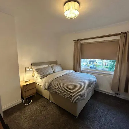 Cosy 3-bed Retreat - Garden Parking & Bbq
