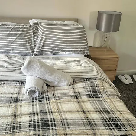 Cosy 3-bed Retreat - Garden Parking & Bbq