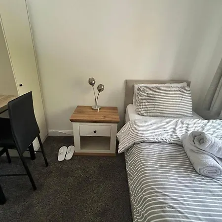 Cosy 3-bed Retreat - Garden Parking & Bbq * Birmingham